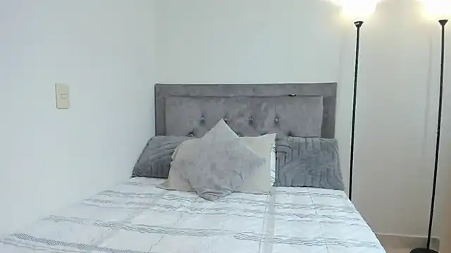 Snapshot of DarlinJones chatting on 12-27-24, 04:10 DarlinJones online show from 12-27-24, 04:10