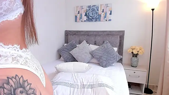 Snapshot of DarlinJones chatting on 09-29-25, 06:46 DarlinJones online show from 09-29-25, 06:46