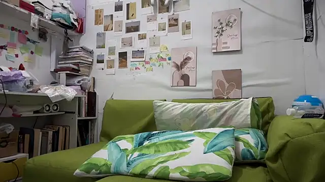 Snapshot of Pinkyrose111 chatting on 09-24-25, 01:20 Pinkyrose111 online show from 09-24-25, 01:20