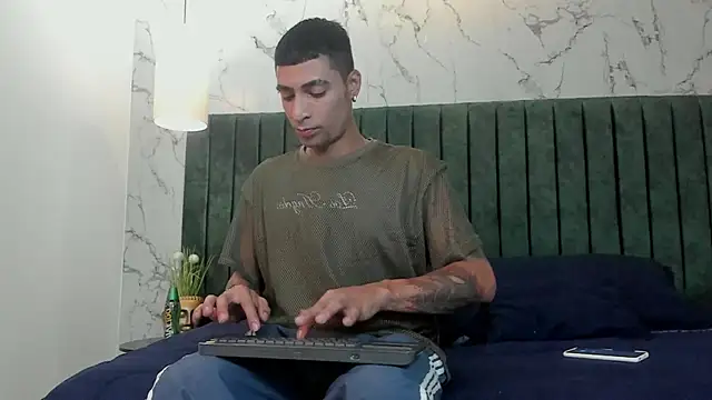 DrakeNeumann online show from 02-04-25, 07:33