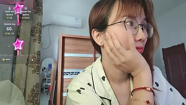 Snapshot of Lili_666 chatting on 06-08-26, 03:07 Lili 666 online show from 06-08-26, 03:07