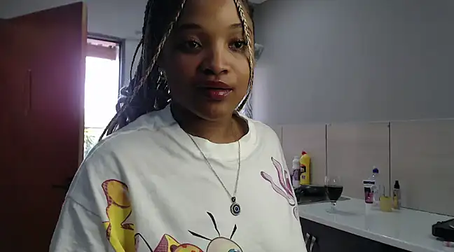 Snapshot of CREAMYCUPCAKExxx chatting on 12-16-24, 03:43 CREAMYCUPCAKExxx online show from 12-16-24, 03:43