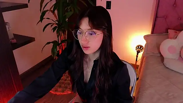 Snapshot of eimy22 chatting on 01-25-25, 02:04 eimy22 online show from 01-25-25, 02:04