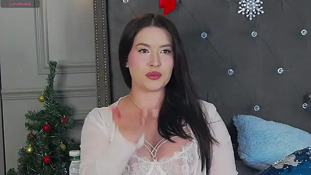 Snapshot of TrishaWinslet chatting on 01-03-25, 03:22 TrishaWinslet online show from 01-03-25, 03:22