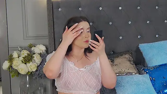 Snapshot of TrishaWinslet chatting on 01-10-25, 03:58 TrishaWinslet online show from 01-10-25, 03:58