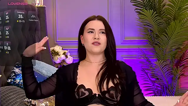 Snapshot of TrishaWinslet chatting on 02-10-25, 02:41 TrishaWinslet online show from 02-10-25, 02:41