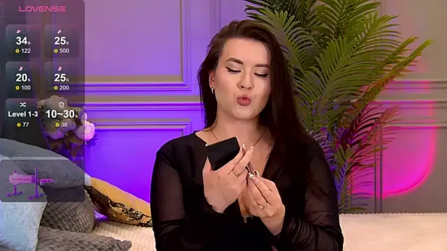 Snapshot of TrishaWinslet chatting on 02-10-25, 09:14 TrishaWinslet online show from 02-10-25, 09:14