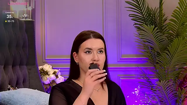 Snapshot of TrishaWinslet chatting on 02-10-25, 01:01 TrishaWinslet online show from 02-10-25, 01:01