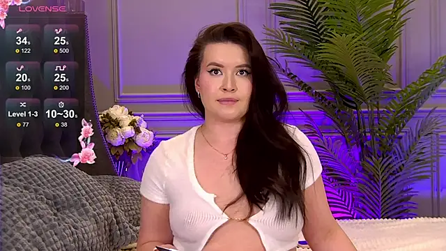 Snapshot of TrishaWinslet chatting on 02-19-25, 08:01 TrishaWinslet online show from 02-19-25, 08:01