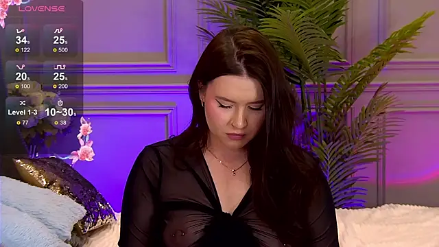 Snapshot of TrishaWinslet chatting on 02-21-25, 07:23 TrishaWinslet online show from 02-21-25, 07:23