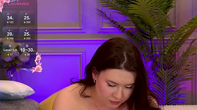 Snapshot of TrishaWinslet chatting on 02-21-25, 10:28 TrishaWinslet online show from 02-21-25, 10:28