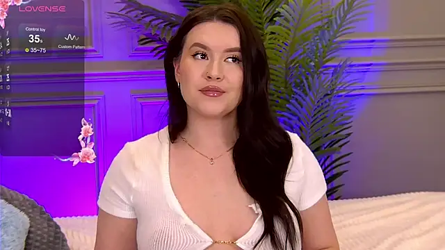 Snapshot of TrishaWinslet chatting on 02-25-25, 07:52 TrishaWinslet online show from 02-25-25, 07:52