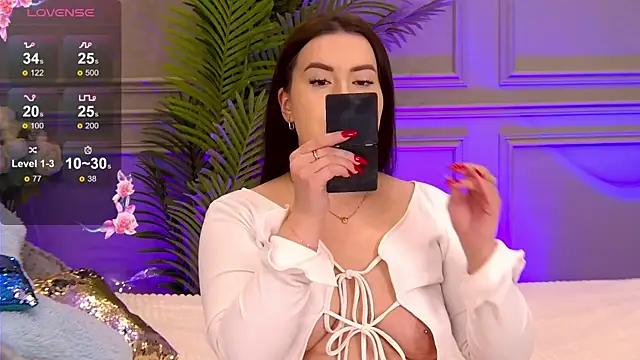 Snapshot of TrishaWinslet chatting on 03-05-25, 03:29 TrishaWinslet online show from 03-05-25, 03:29