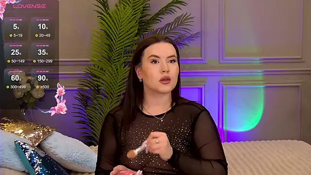 Snapshot of TrishaWinslet chatting on 03-08-25, 04:01 TrishaWinslet online show from 03-08-25, 04:01