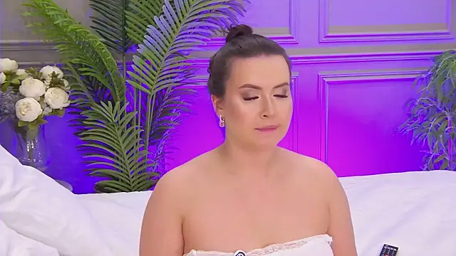 Snapshot of TrishaWinslet chatting on 10-22-25, 06:13 TrishaWinslet online show from 10-22-25, 06:13