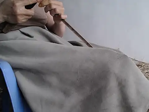 Snapshot of nolame18xxx chatting on 04-01-26, 09:43 nolame18xxx online show from 04-01-26, 09:43