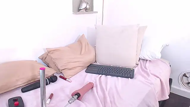 Snapshot of nami_hot04 chatting on 12-14-24, 03:18 nami hot04 online show from 12-14-24, 03:18