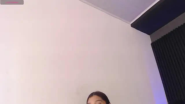 Snapshot of nami_hot04 chatting on 12-23-24, 01:29 nami hot04 online show from 12-23-24, 01:29