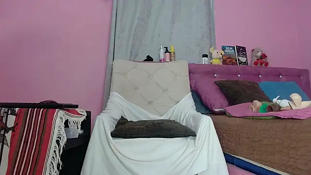 Snapshot of KeillyDiaz chatting on 12-02-24, 09:02 KeillyDiaz online show from 12-02-24, 09:02