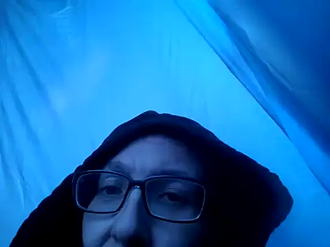 ILUV2TUCHMYKITTY online show from 11-18-25, 06:45