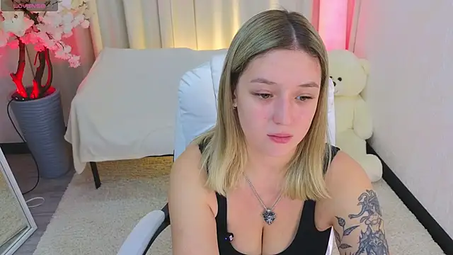 Snapshot of JessRosen chatting on 11-27-25, 03:30 JessRosen online show from 11-27-25, 03:30