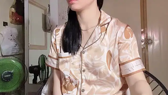 LinhChi 9x online show from 04-23-26, 01:46