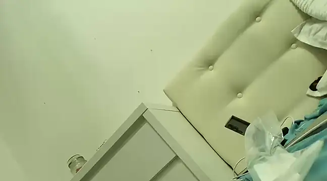 Snapshot of Strip_Adelina chatting on 03-20-25, 03:02 Strip Adelina online show from 03-20-25, 03:02