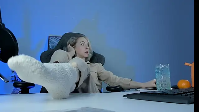 LylithSkye online show from 02-02-25, 11:19