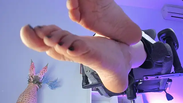 LylithSkye online show from 02-16-25, 04:53