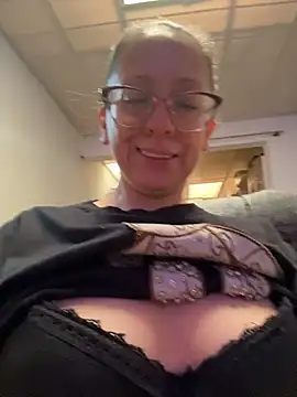 miss hanna07 online show from 10-17-25, 09:06