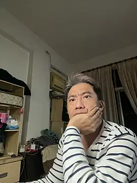 Snapshot of YuHsuant chatting on 01-30-25, 03:40 YuHsuant online show from 01-30-25, 03:40