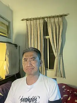 Snapshot of YuHsuant chatting on 02-07-25, 07:17 YuHsuant online show from 02-07-25, 07:17