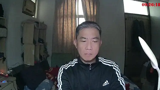 Snapshot of YuHsuant chatting on 02-13-25, 02:23 YuHsuant online show from 02-13-25, 02:23