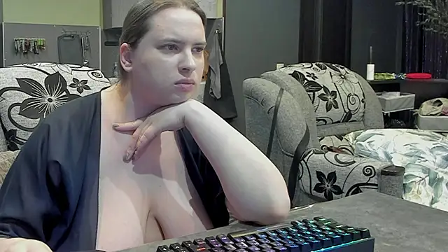Snapshot of 1lindsey1 chatting on 02-05-25, 03:23 1lindsey1 online show from 02-05-25, 03:23