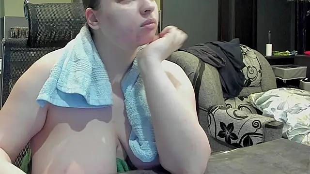 Snapshot of 1lindsey1 chatting on 02-10-25, 02:26 1lindsey1 online show from 02-10-25, 02:26