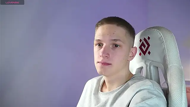 dustyn fox online show from 03-10-25, 06:12