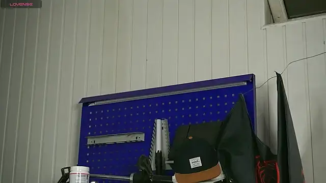 dustyn fox online show from 10-24-25, 04:36