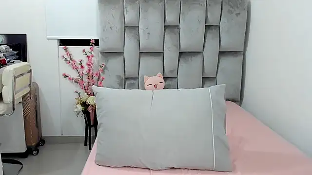 baby-miah online show from 02-07-25, 06:35