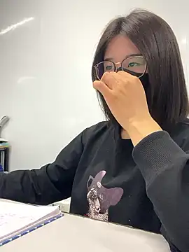 Snapshot of LanJeny_sexy chatting on 12-07-24, 01:47 LanJeny sexy online show from 12-07-24, 01:47