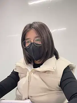 Snapshot of LanJeny_sexy chatting on 12-11-24, 02:19 LanJeny sexy online show from 12-11-24, 02:19