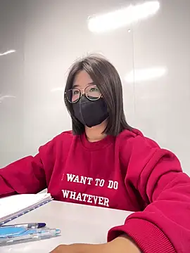 Snapshot of LanJeny_sexy chatting on 12-13-24, 02:43 LanJeny sexy online show from 12-13-24, 02:43