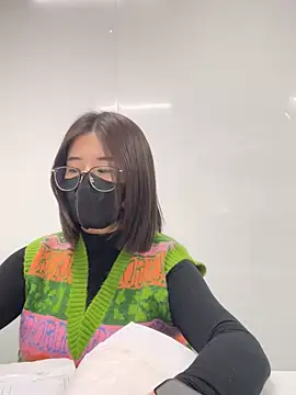 Snapshot of LanJeny_sexy chatting on 12-18-24, 04:20 LanJeny sexy online show from 12-18-24, 04:20