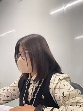 Snapshot of LanJeny_sexy chatting on 12-26-24, 08:07 LanJeny sexy online show from 12-26-24, 08:07