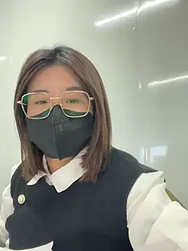 Snapshot of LanJeny_sexy chatting on 01-21-25, 02:43 LanJeny sexy online show from 01-21-25, 02:43