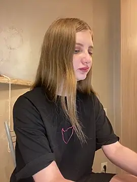 MollyDolle online show from 05-09-26, 04:23