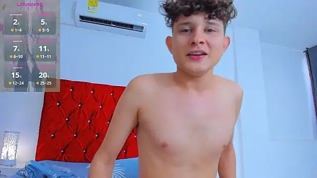 Snapshot of Nathan_Bluee chatting on 12-14-24, 07:03 Nathan Bluee online show from 12-14-24, 07:03