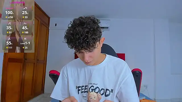 Snapshot of Nathan_Bluee chatting on 12-16-24, 01:32 Nathan Bluee online show from 12-16-24, 01:32