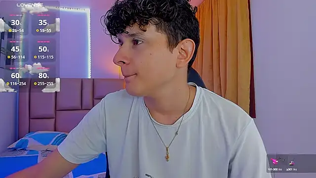 Snapshot of Nathan_Bluee chatting on 01-24-25, 01:14 Nathan Bluee online show from 01-24-25, 01:14