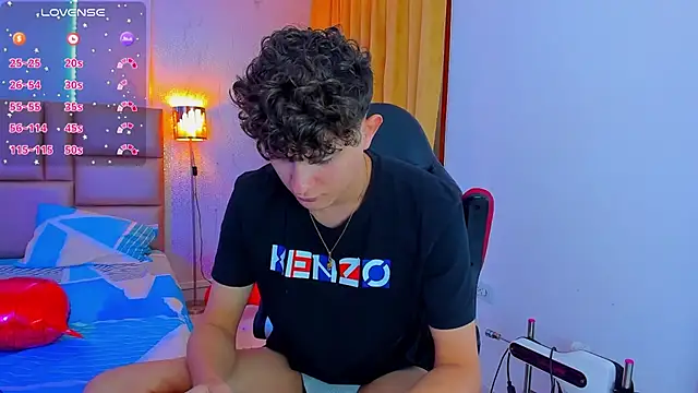 Snapshot of Nathan_Bluee chatting on 02-18-25, 04:26 Nathan Bluee online show from 02-18-25, 04:26