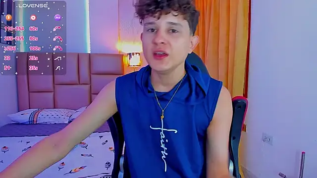 Snapshot of Nathan_Bluee chatting on 02-20-25, 02:13 Nathan Bluee online show from 02-20-25, 02:13